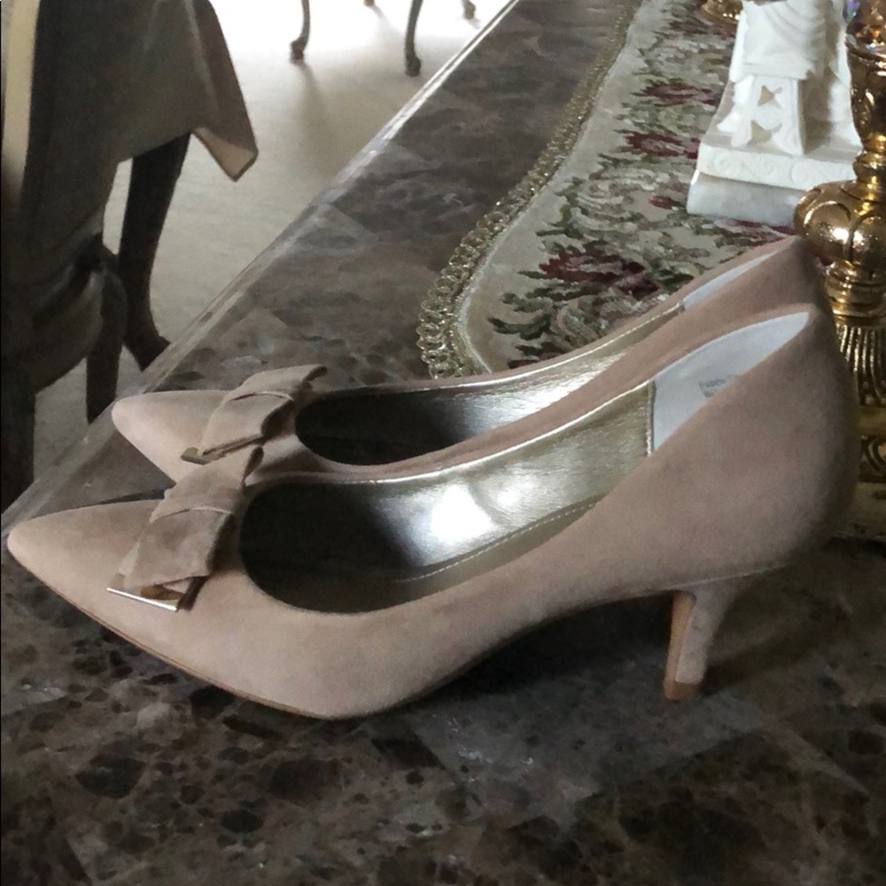 Bow Detail Pumps
